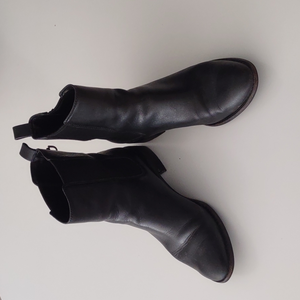 Cole Haan Waterproof Chelsea Boots Size 10 Black